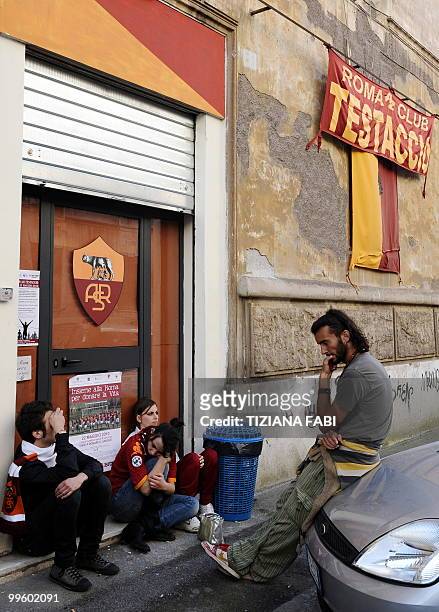 Roma supporters react at the Roma supporters' club Testaccio in Rome after their team's last season match against Chievo on May 16, 2010. Inter Milan...