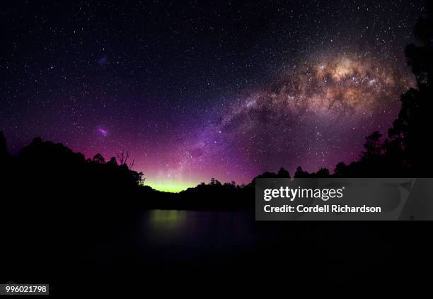 a night with the aurora australis - aurora australis bildbanksfoton och bilder