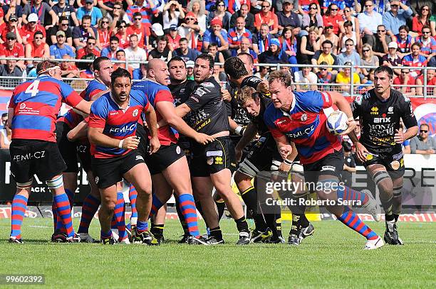 Jacobus Abraham Immelman of Femi Rovigo runs with the ball during the match between Montepaschi Viadana and Femi CZ Rovigo at Stadio Luigi Zaffanella...