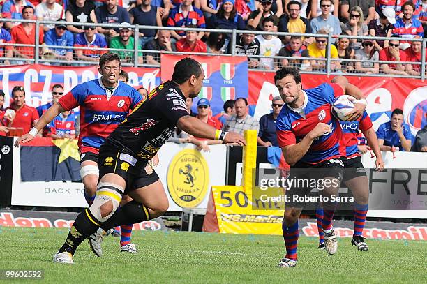 Riccardo Bocchino of Femi Rovigo runs with the ball during the match between Montepaschi Viadana and Femi Rovigo at Stadio Luigi Zaffanella on May...