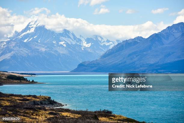 lake pukaki with mt cook in the background - lake pukaki stock pictures, royalty-free photos & images
