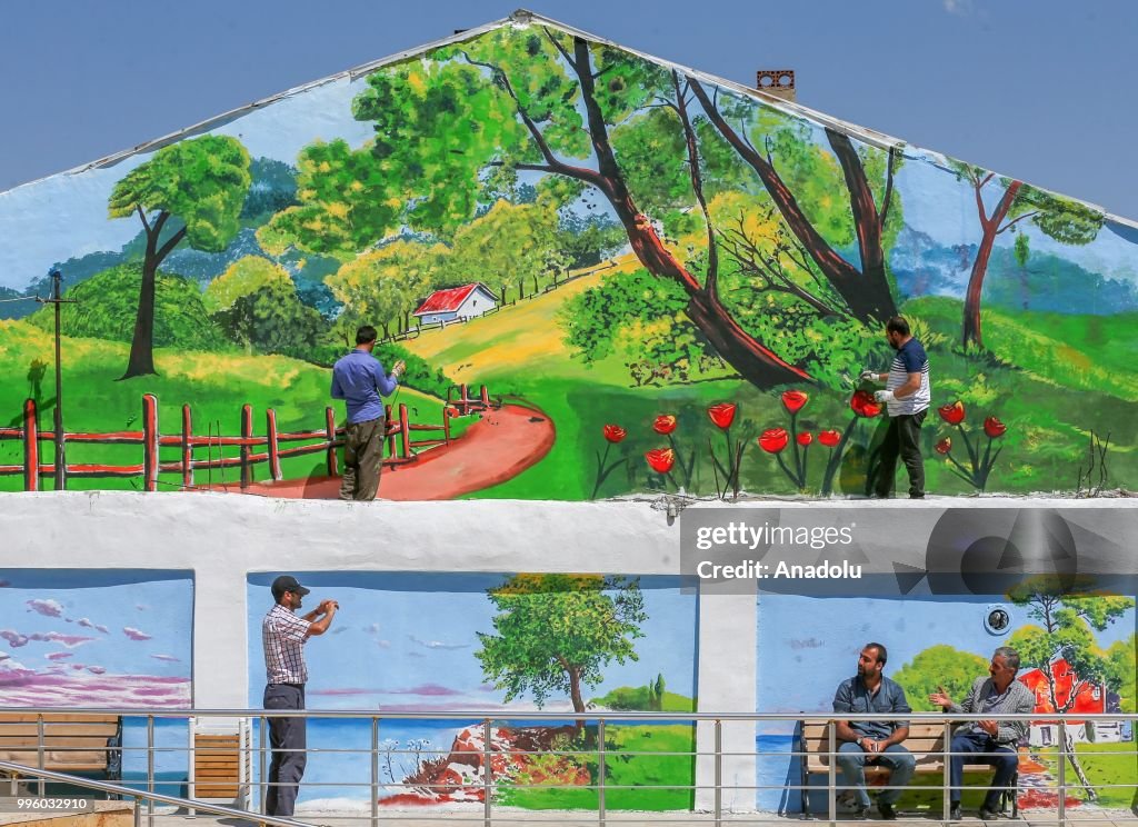 Van turns garbage area into outdoor exhibition