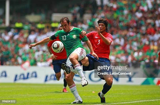 Cuauhtemoc Blanco of Mexico fights for the ball with Waldo Ponce of Chile during a friendly match as part of the Mexico National team preparation for...