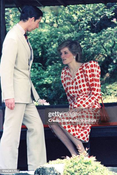 Prince Charles, Prince of Wales and Princess Diana, Princess of Wales stroll the garden of the Shugakuin Imperial Villa on May 9, 1986 in Kyoto,...