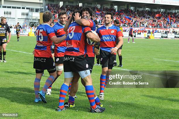 Andrea Pratichetti if Femi Rovigo is celebrated by his teamates after scoring a try during the match between Montepaschi Viadana and Femi Rovigo at...