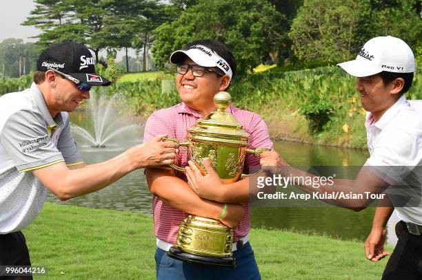 John Catlin of USA, Panuphol Pittayarat of Thailand and George Gandranata of Indonesia pose with the Bank BRI Indonesia Open Trophy during the Press...