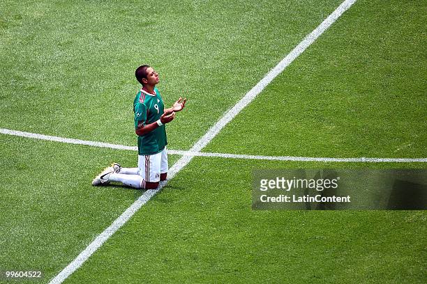 Javier Hernandez of Mexico Luis Antonio reacts during a friendly match against Chile as part of the Mexico National team preparation for the South...