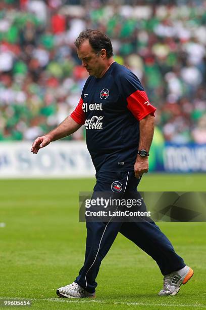 Marcelo Bielsa head coach of Chile reacts during a friendly match as part of the Mexico National team preparation of the South Africa World Cup at...