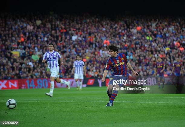 Lionel Messi of Barcelona scores Barcelona's fourth goal during the La Liga match between Barcelona and Real Valladolid at Camp Nou stadium on May...