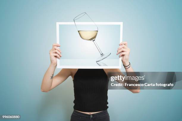 white wine glass - tempio pausania foto e immagini stock