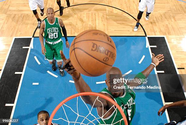 Kevin Garnett of the Boston Celtics shoots against the Orlando Magic in Game One of the Eastern Conference Finals during the 2010 NBA Playoffs on May...