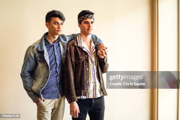 holding hands: two young males - aps fotografías e imágenes de stock