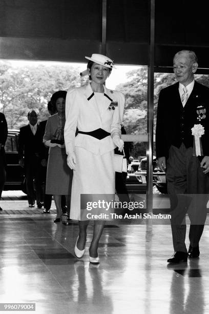 Crown Princess Michiko is seen on arrival at the Japan Red Cross Society Annual Meeting at Meiji Jingu Hall on May 14, 1986 in Tokyo, Japan.