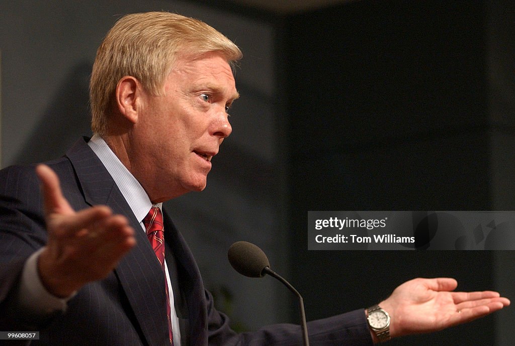House Minority Leader Richard Gephardt, D-Mo., makes a speec