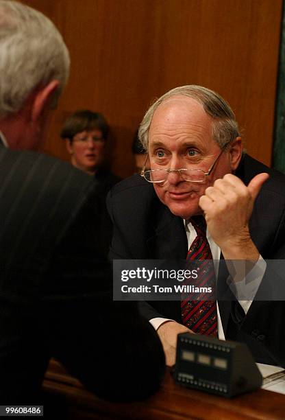 Sen. Carl Levin, D-Mich., chats during a break in the Enron Permanent Investigations Subcommittee hearing, "Oversight of Investment Bank's Response...