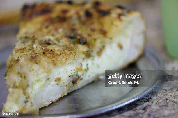 onion and cheese pizza slice - onion slice stock pictures, royalty-free photos & images