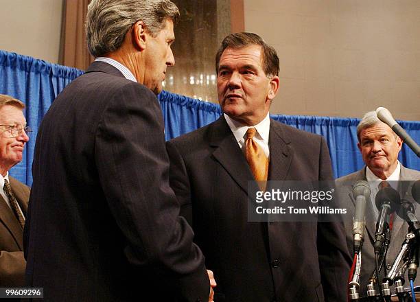 Sen. John Kerry, D-Mass., thanks Director of Homeland Security, Tom Ridge, for speaking to exhibitors and attendees at the Small Business Homleland...