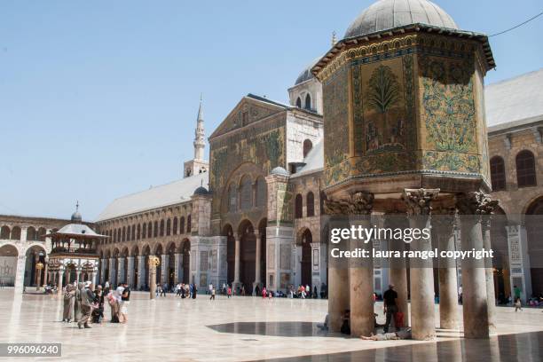 great umayyad mosque of damascus: dome of the treasury - umayyad mosque foto e immagini stock