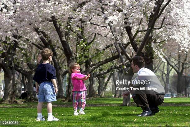 John Fielding of Alexandria and his children Aiden and Olivia play frisbee near Louisiana and D streets, NW.