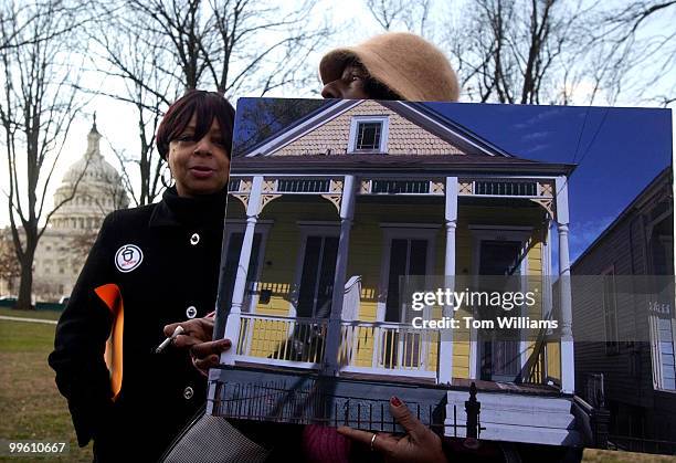 Linda Nelson hold a picture of her house in New Orleans that was destroyed after hurricane Katrina, at a rally with survivors of the storm, in Upper...