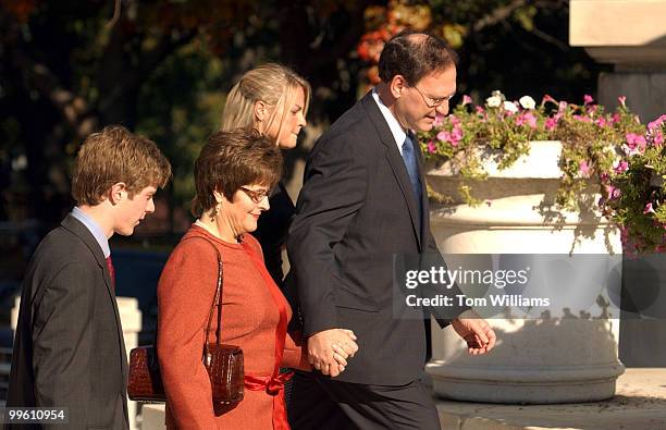 Sam Russell Attorney 2,110 Samuel Russell Stock Photos, High-Res Pictures, and Images ...