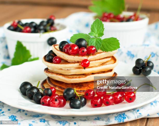 pancakes for breakfast - gavrilova stock-fotos und bilder