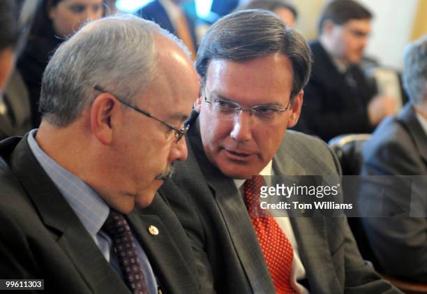 Acting Architect of the Capitol Stephen Ayers, right, talks with Senate Sergeant at Arms Terrance Gainer before a hearing on the management of the...