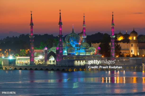 evening view of crystal mosque in kuala terengganu, malaysia - terengganu 個照片及圖片檔