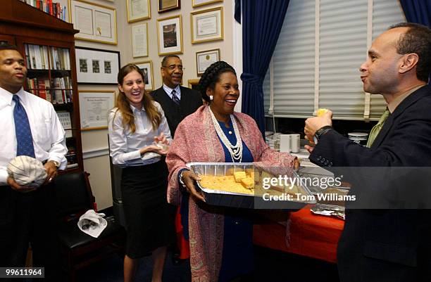 Rep. Shelia Jackson Lee, D-Texas, serves Texas barbecue to members of Chicago delegation from left, Reps. Jesse Jackson, D-Ill., Bobby Rush, Ill.,...