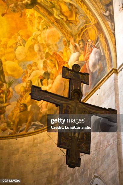 duomo di san martino in lucca, italy, tuscany, cathedral central nave - consiglio stock pictures, royalty-free photos & images