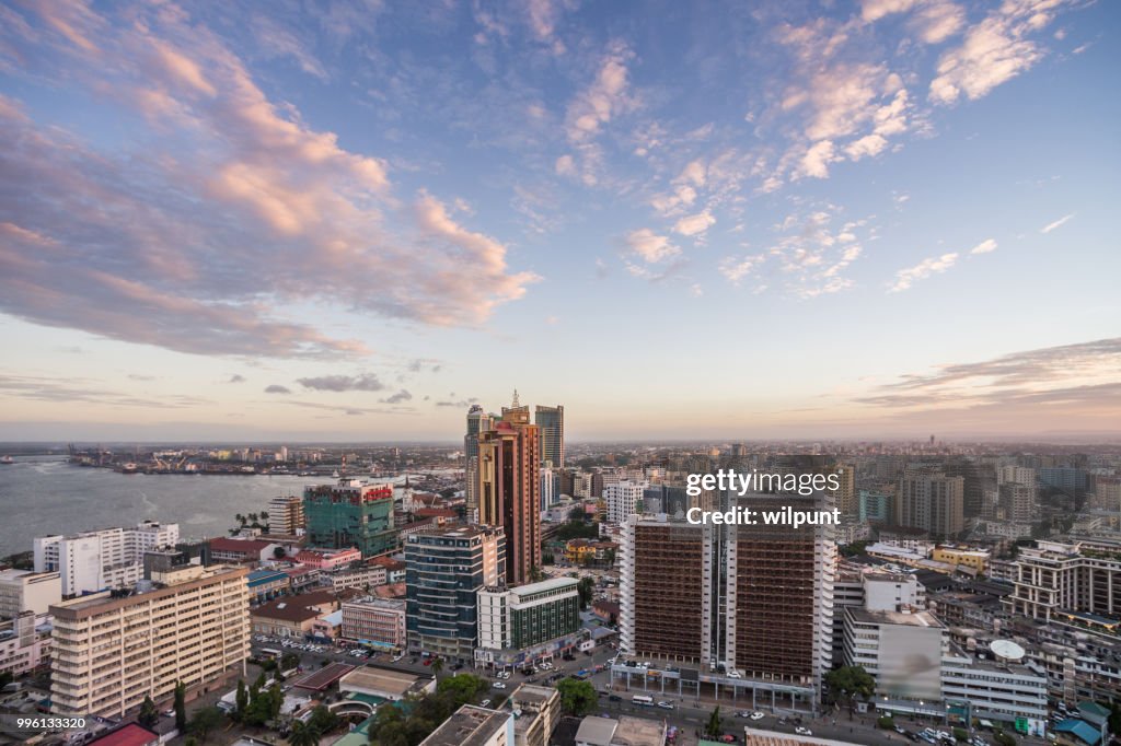 Dar es Salaam Business District Cityscape High Angle View met kustlijn