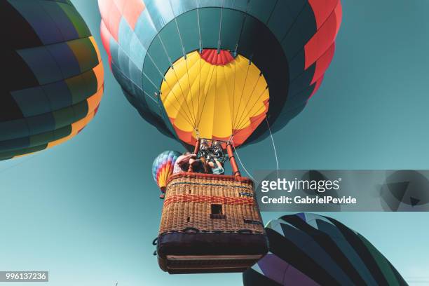 hot air balloon - empire state-heißluft-ballon-festival 2018 - hot air balloon ride stock-fotos und bilder