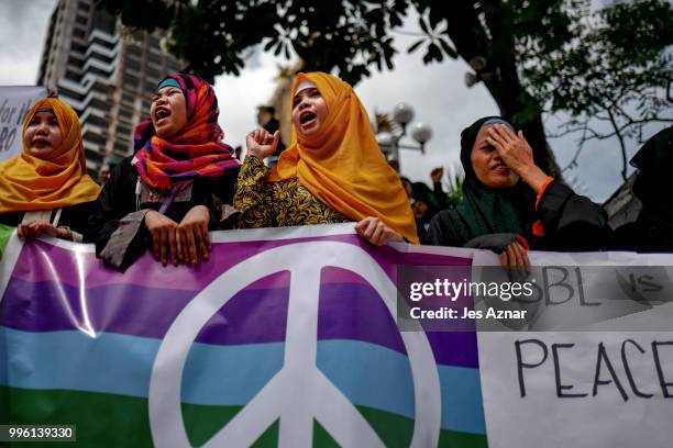 Muslim and Christian activists hold a picket during the bicameral talks between Philippine senate and congress that would determine the fate the...