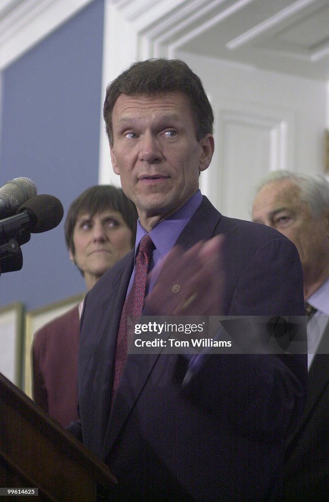 Tom Daschle answers reporters questions about the medicare p