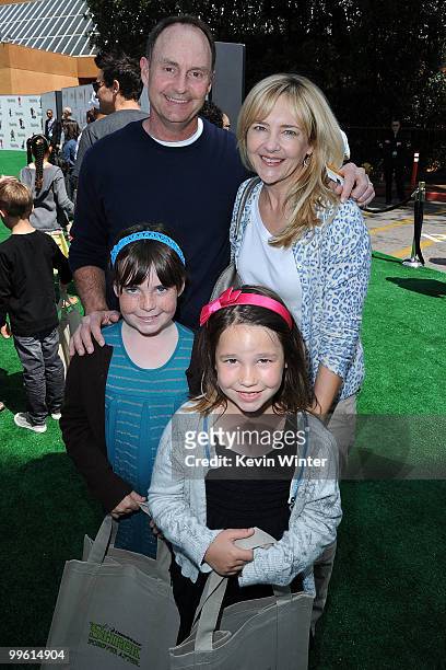 DreamWorks' Kelley Avery and guests arrive at the premiere of DreamWorks Animation's "Shrek Forever After" at Gibson Amphitheatre on May 16, 2010 in...