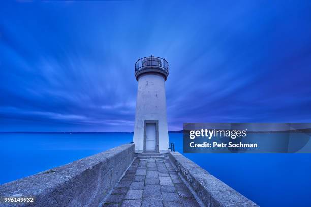 lighthouse of camaret-sur-mer - mer fotografías e imágenes de stock