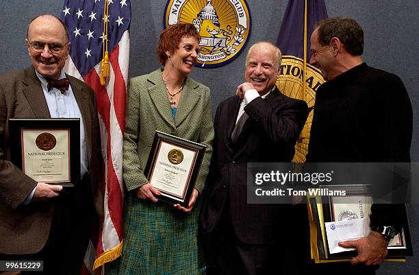 Actor Richard Dreyfuss, second from right, shares a laugh with recipients of the 2005 National Press Club Fiction Contest Award, from left, Frank...