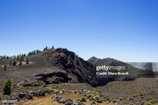 crater of hoyo negro volano on the --ruta de los volcanes-- trail, volcano route, cumbre vieja natural park, la palma, canary islands, spain - volano stock pictures, royalty-free photos & images