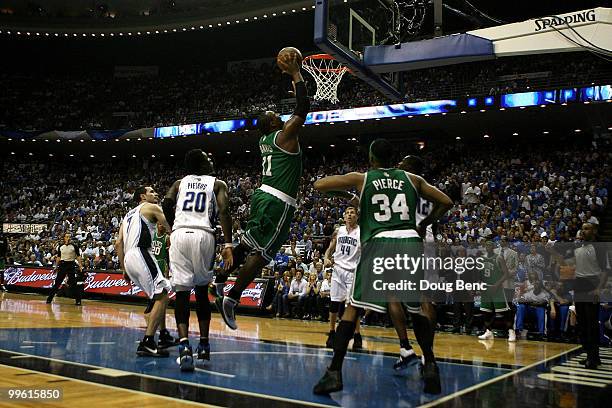 Glen Davis of the Boston Celtics drives for a shot attempt against the Orlando Magic in Game One of the Eastern Conference Finals during the 2010 NBA...