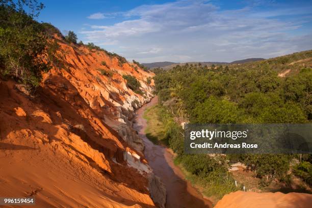 red sandstone formations of the canyon on fairy stream, mui ne, vietnam - red canyon bildbanksfoton och bilder