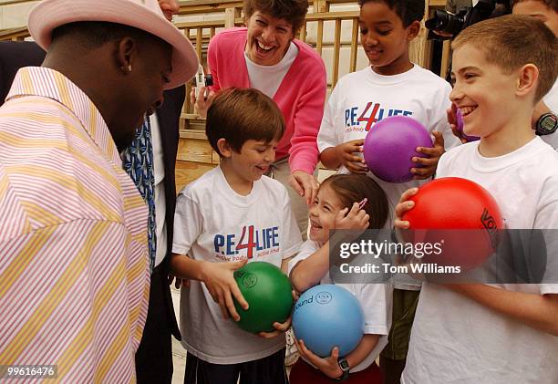 Elizabeth Cove and other kids from Takoma Park, Md., talk newly acquired Redskin Clinton Portis, after a news conference to unveil a new plan by...