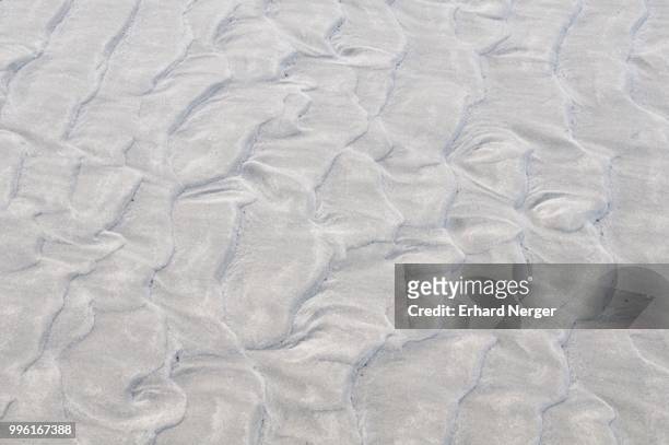 sand patterns in the wadden sea, langeoog, east frisia, lower saxony, germany - langeoog photos et images de collection