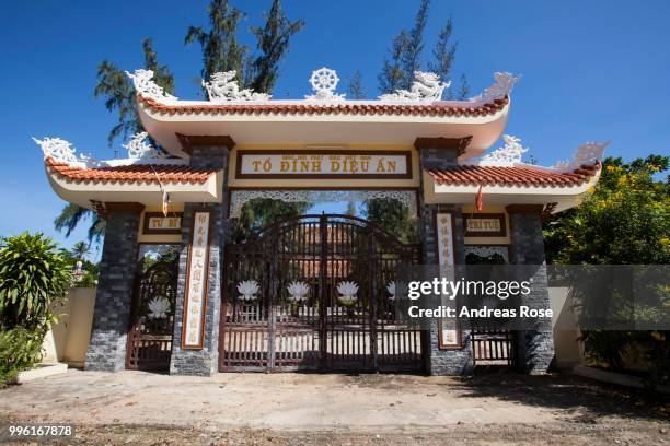 entrance of the dieu an pagoda, thap cham, phan rang, ninh thuan, vietnam - dieu stock pictures, royalty-free photos & images
