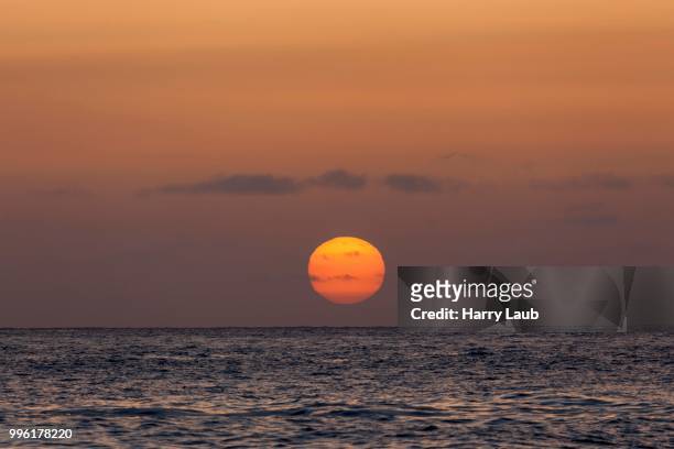 sunset at playa del ingles, la playa calera, valle gran rey, la gomera, canary islands, spain - ongles stock pictures, royalty-free photos & images