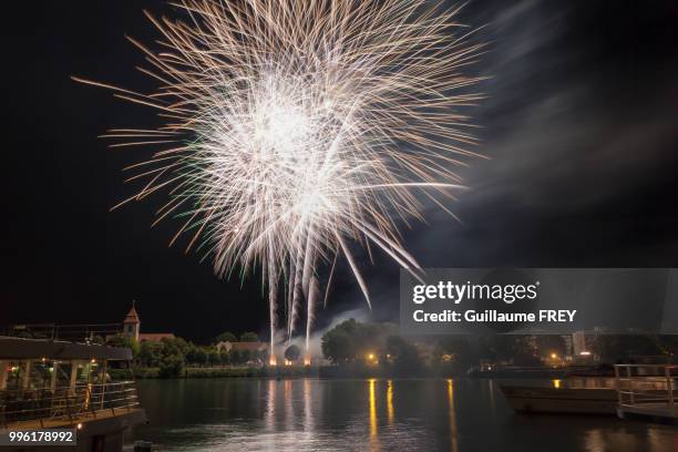 feu d'artifice de huningue - feu d'artifice 個照片及圖片檔