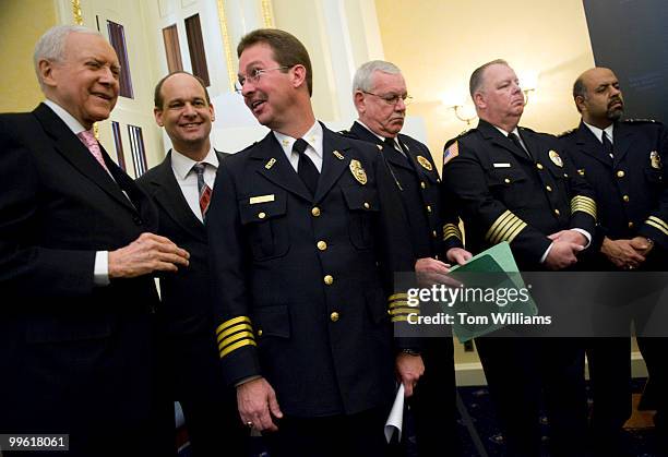 Sen. Orrin Hatch, R-Utah, left, talks with Chief Mark Marshall, Smithfield Va., third from left, during a news conference with police chiefs to...