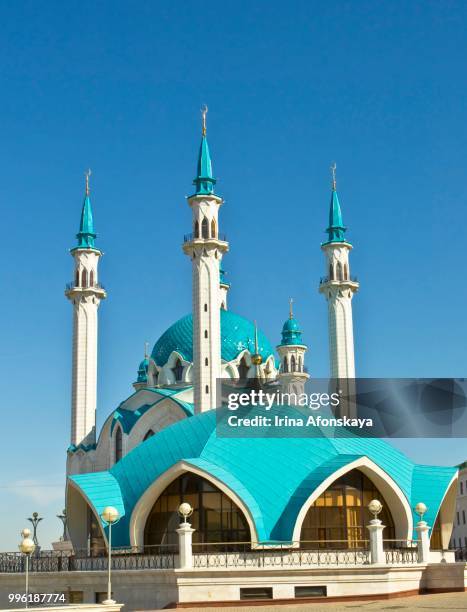 qol sharif mosque in kazan kremlin, unesco world heritage site, kazan, republic of tatarstan, russia - kul sharif mosque stockfoto's en -beelden