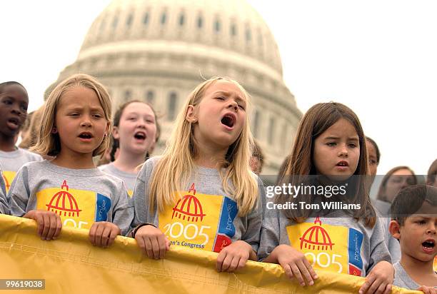 Janessa Chase of California, center, performs a song with 150 delegates of the Juvenile Diabetes Research Foundation International Children's...