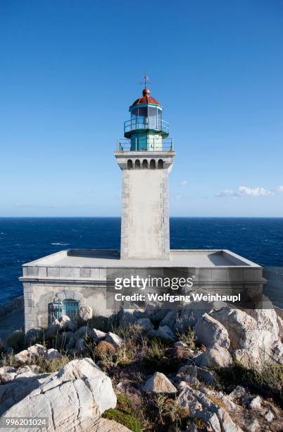 akrotiri tenaro lighthouse at the southernmost point of the peloponnese, cape matapan or cape tenaro, mani peninsula, peloponnese, greece - mani - fotografias e filmes do acervo