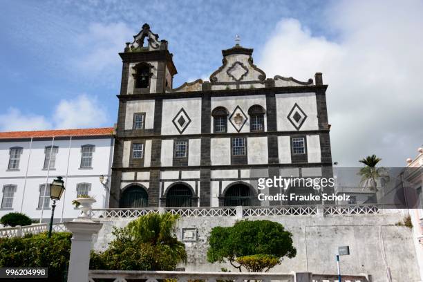 church igreja de sao francisco, horta, faial, azores, portugal - igreja fotografías e imágenes de stock